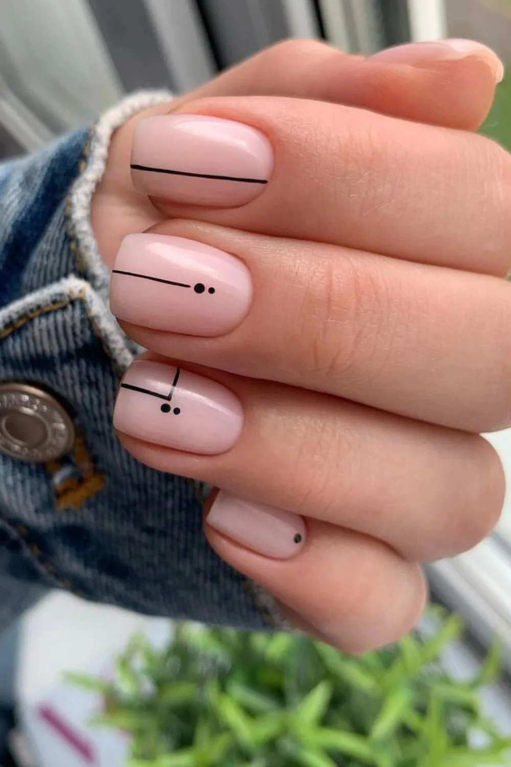 Geometric Minimalist Nails