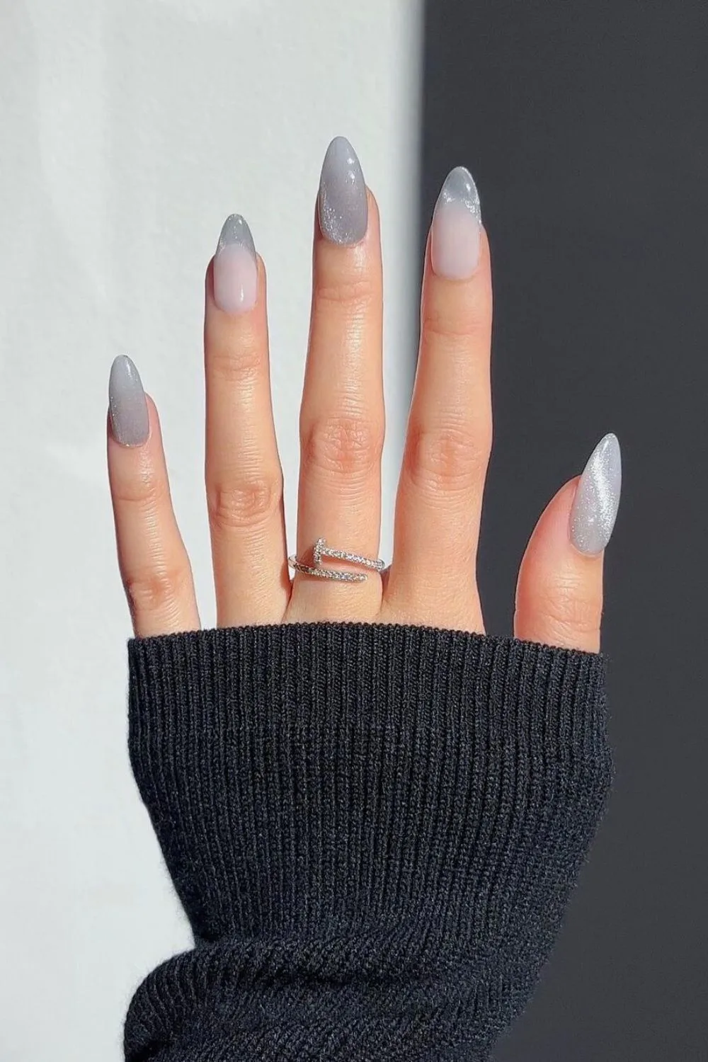 Gray velvet nails