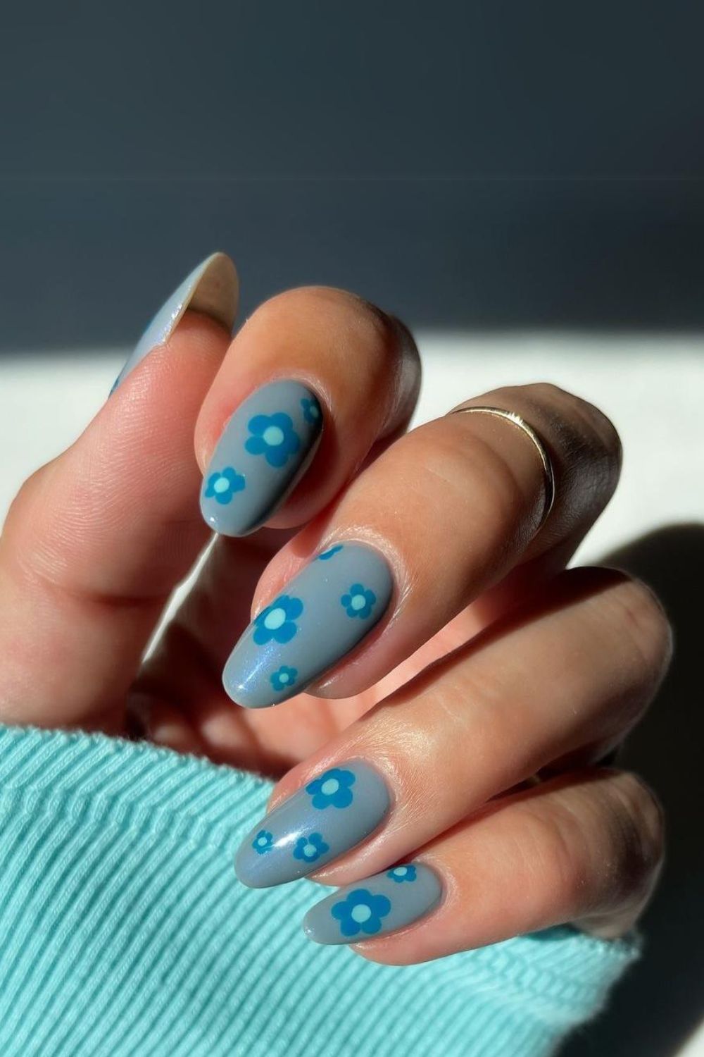 Grey nails with blue flowers