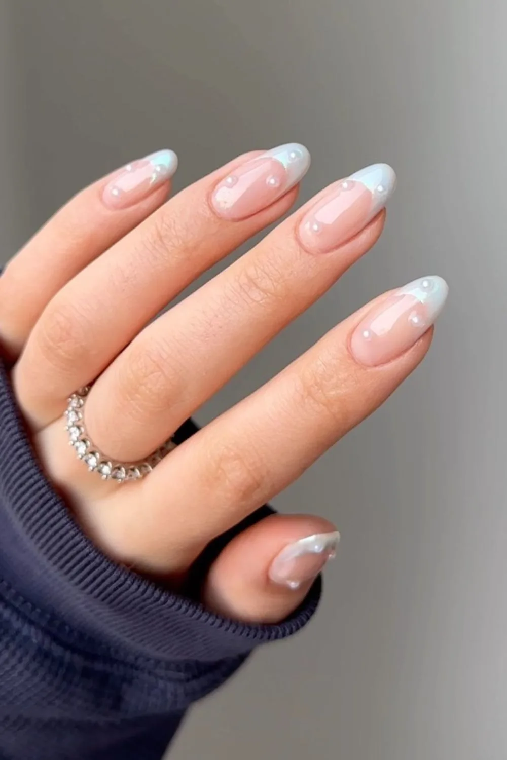 Light gray pearl nails