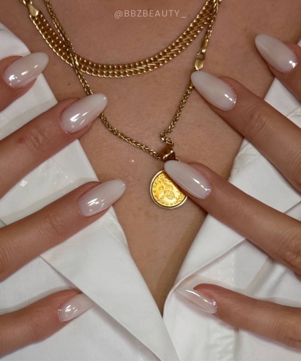 Neutral milky white manicure