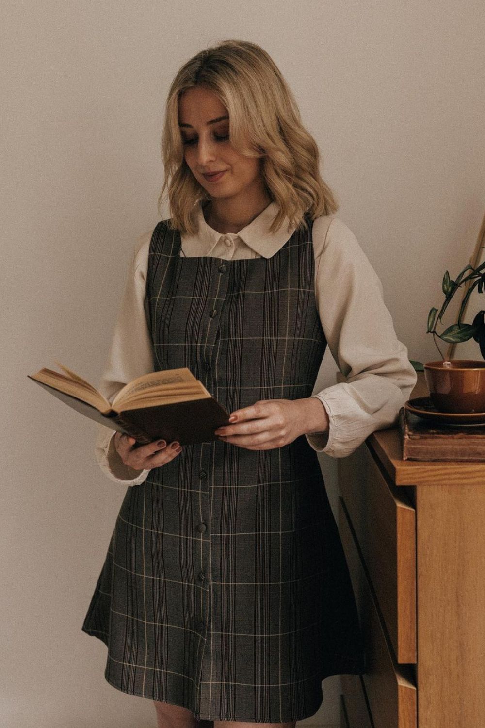 Plaid pinafore with button-down