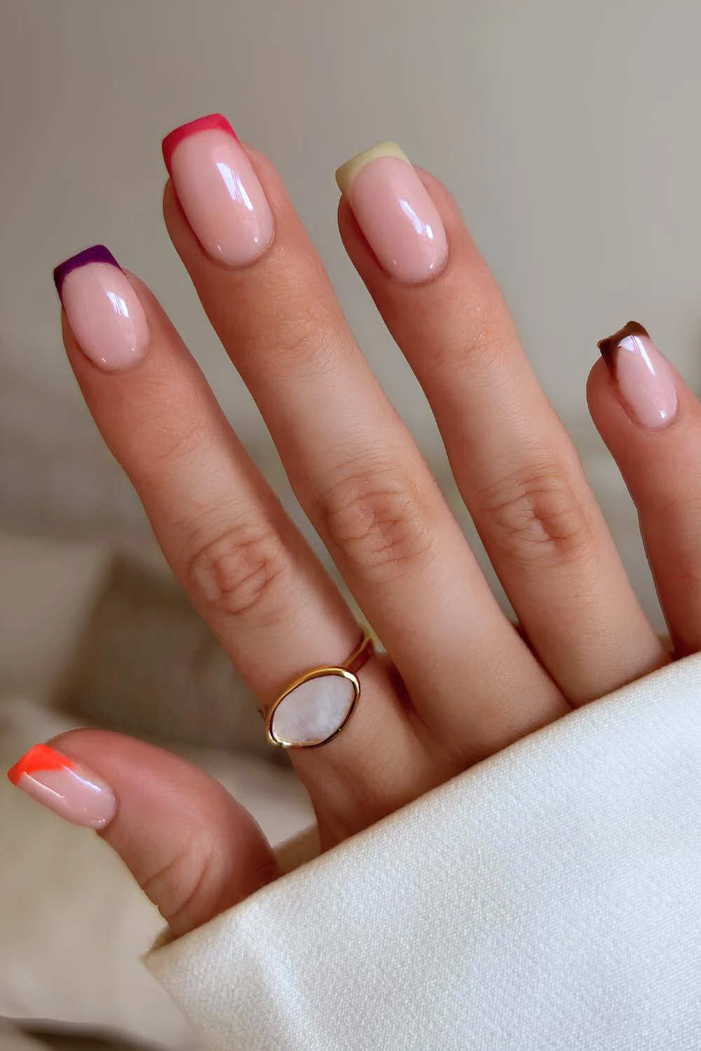 Short and colorful french mani for fall