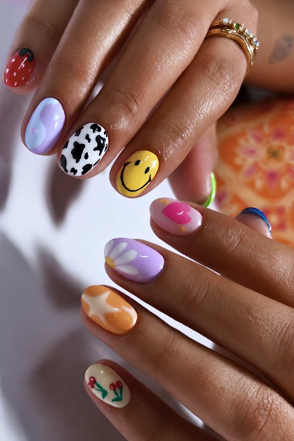 Short and colorful summer manicure