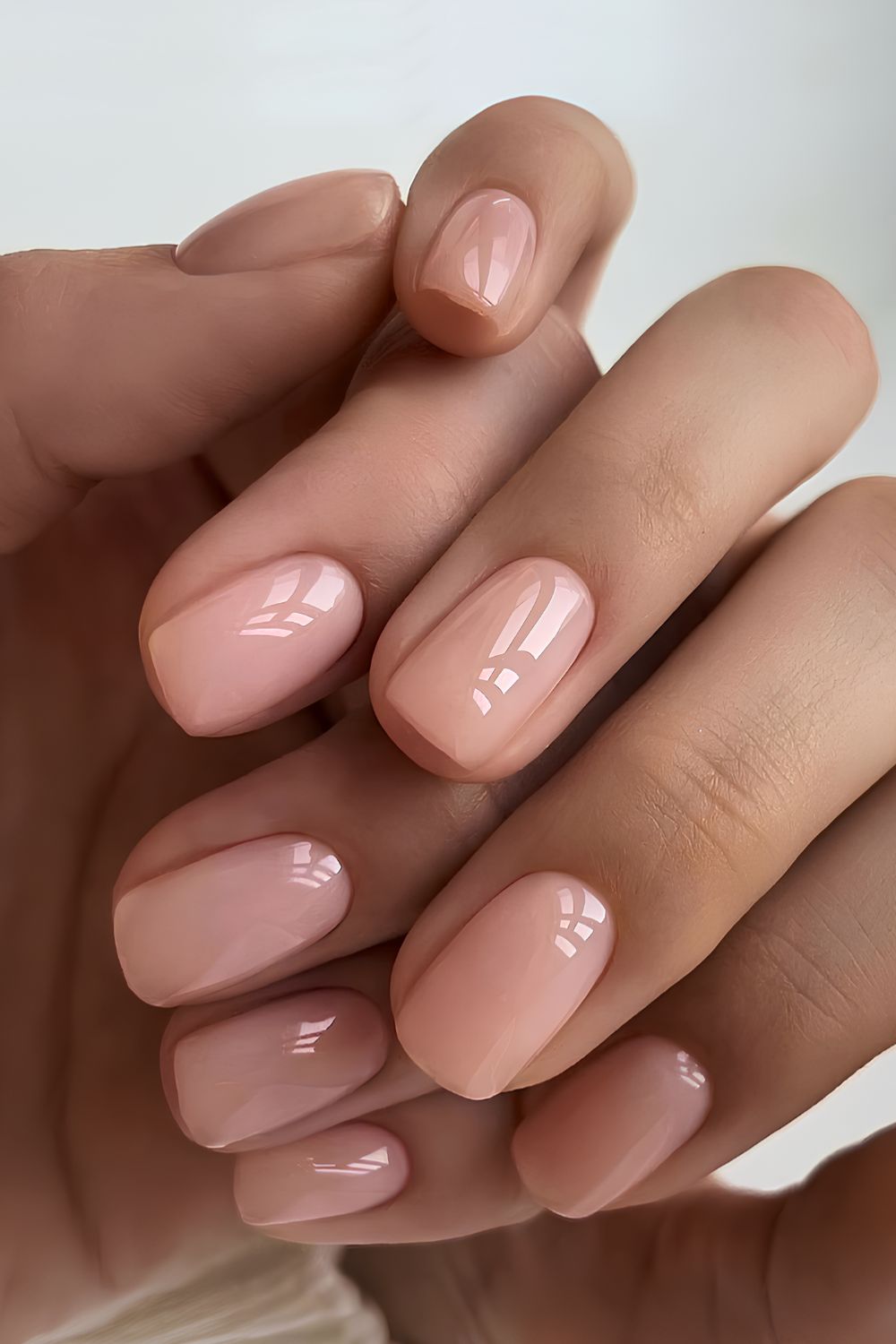 Short and glossy nude manicure