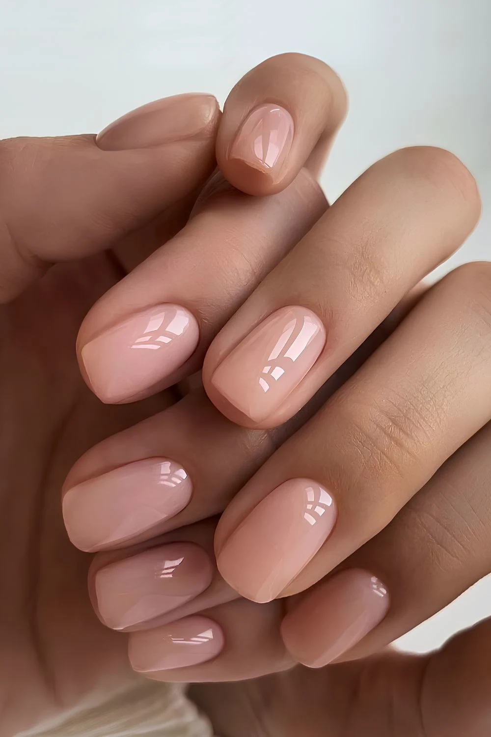 Short and glossy nude manicure