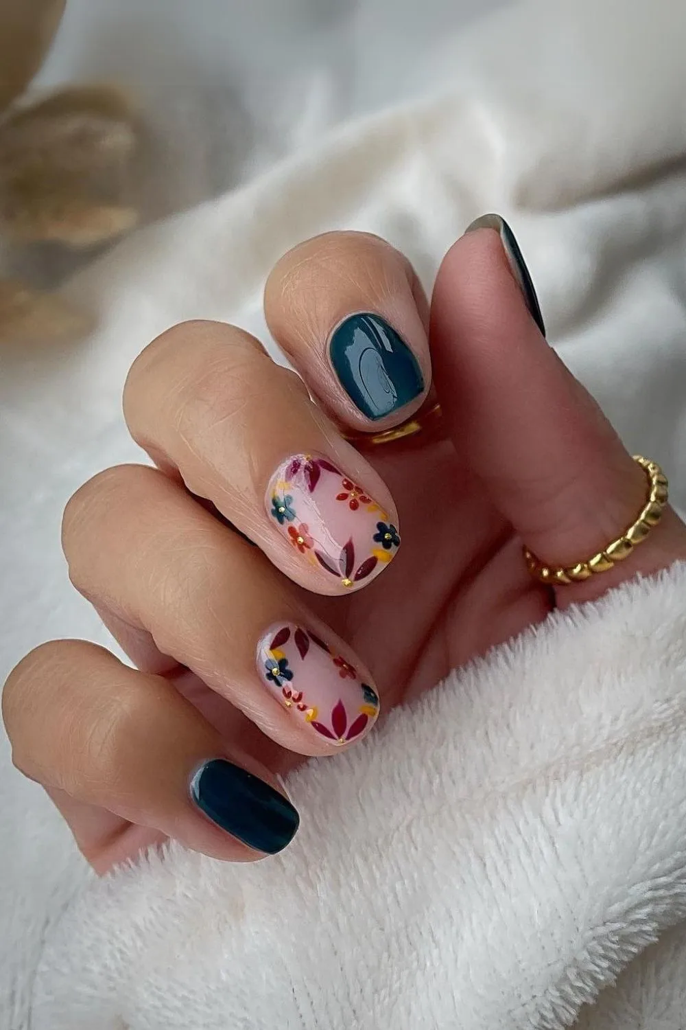 Short fall floral nails