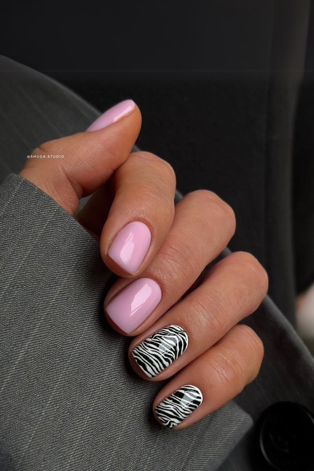 Short pink zebra nails