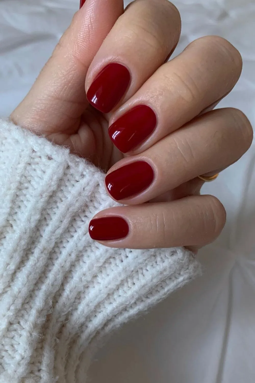 Short wine red nails