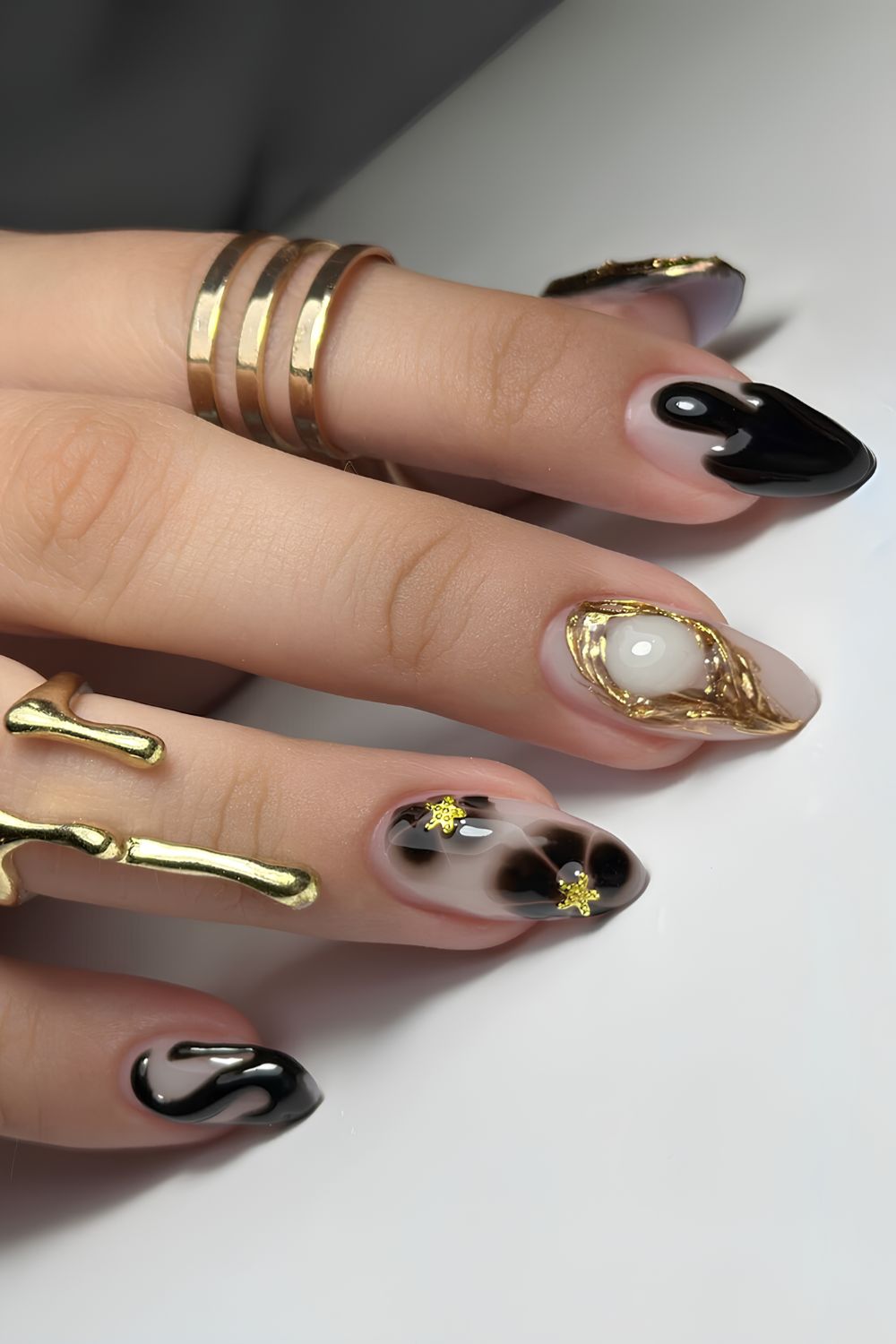 Abstract black and white nails with gold details