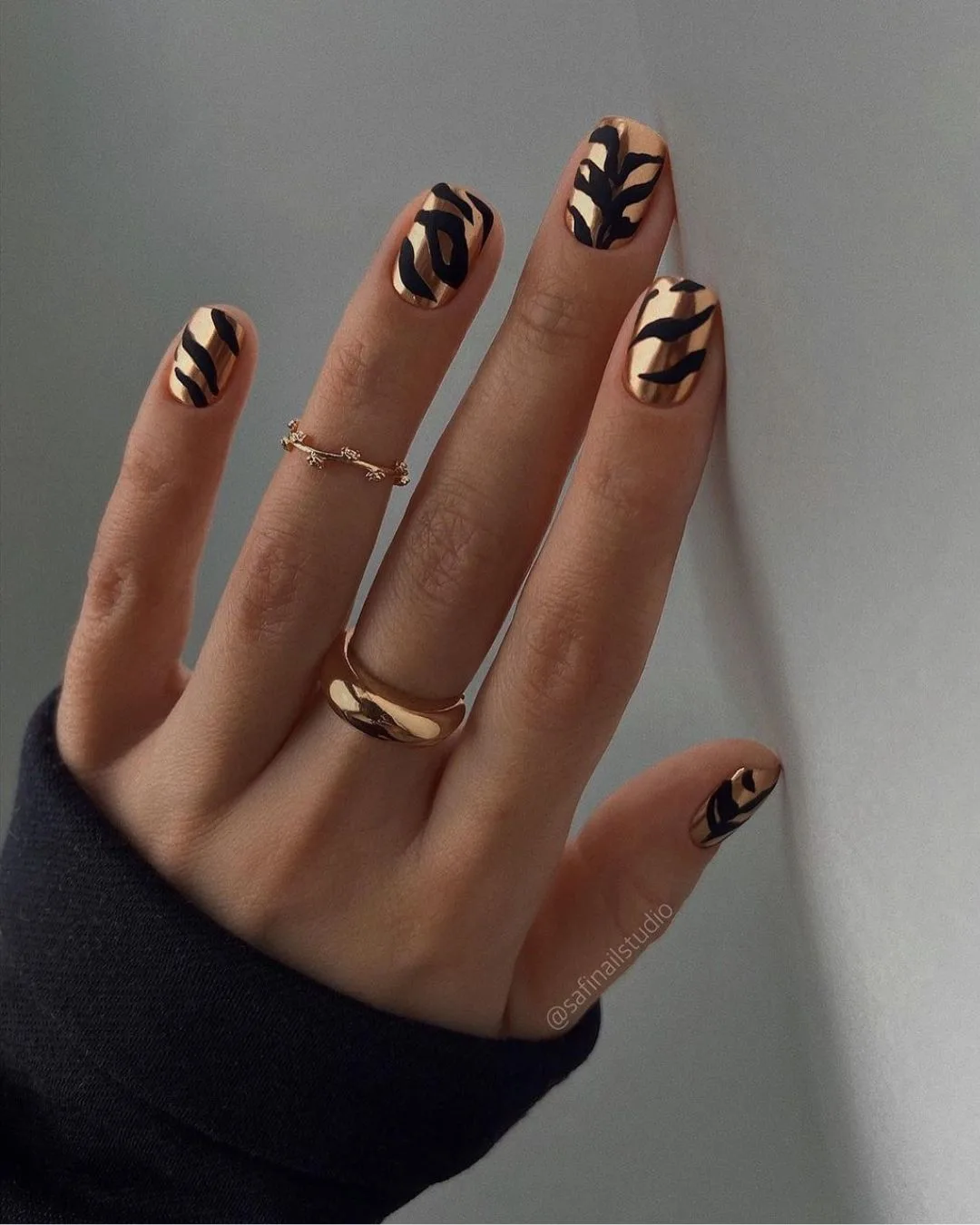 Black and gold tiger print nails