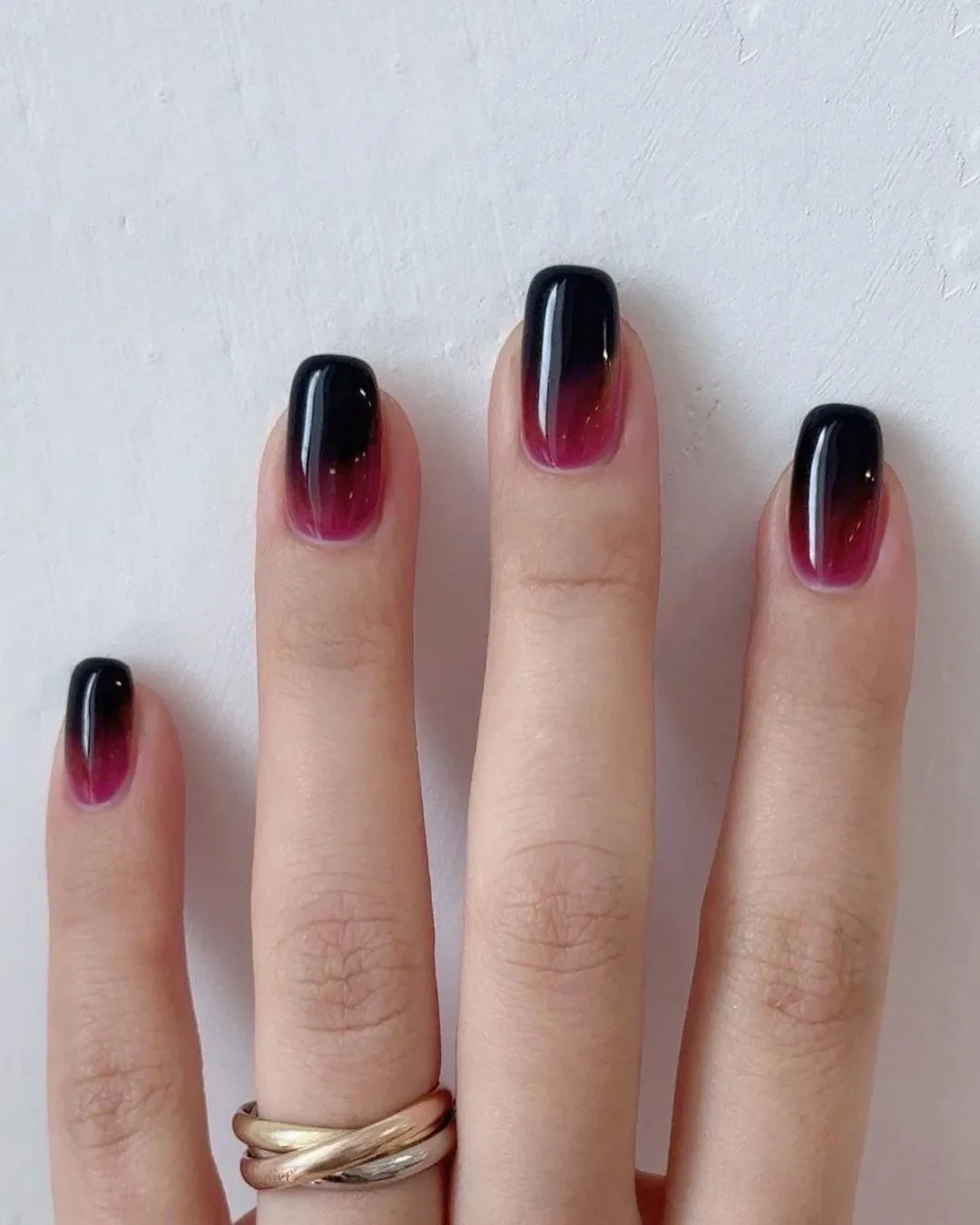 Black and red Korean-style nails