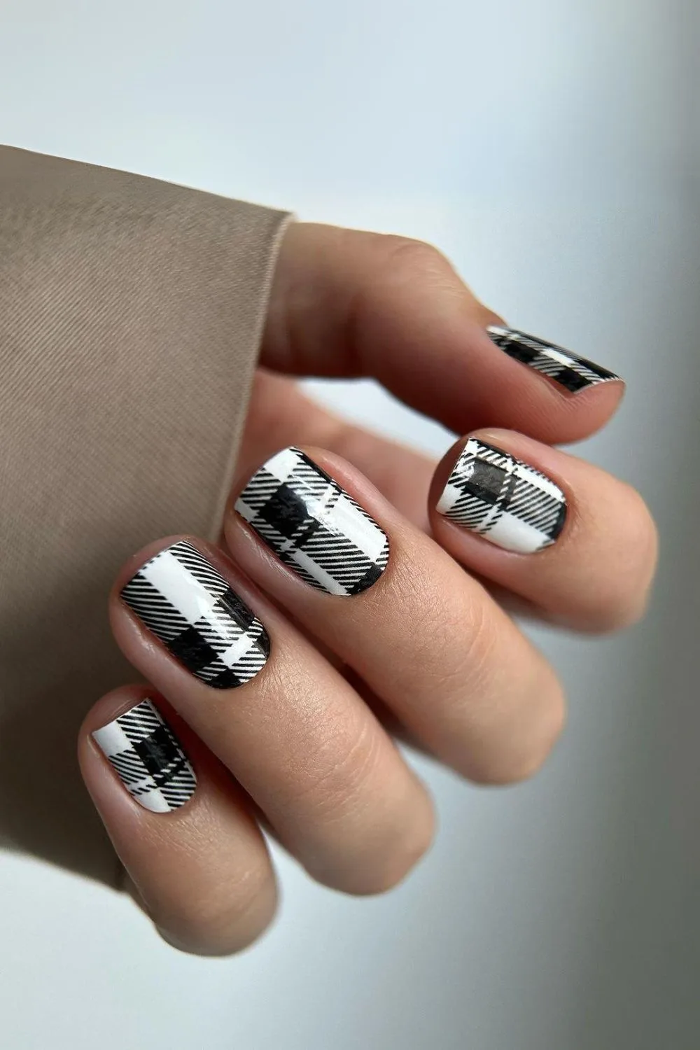 Black and white plaid nails