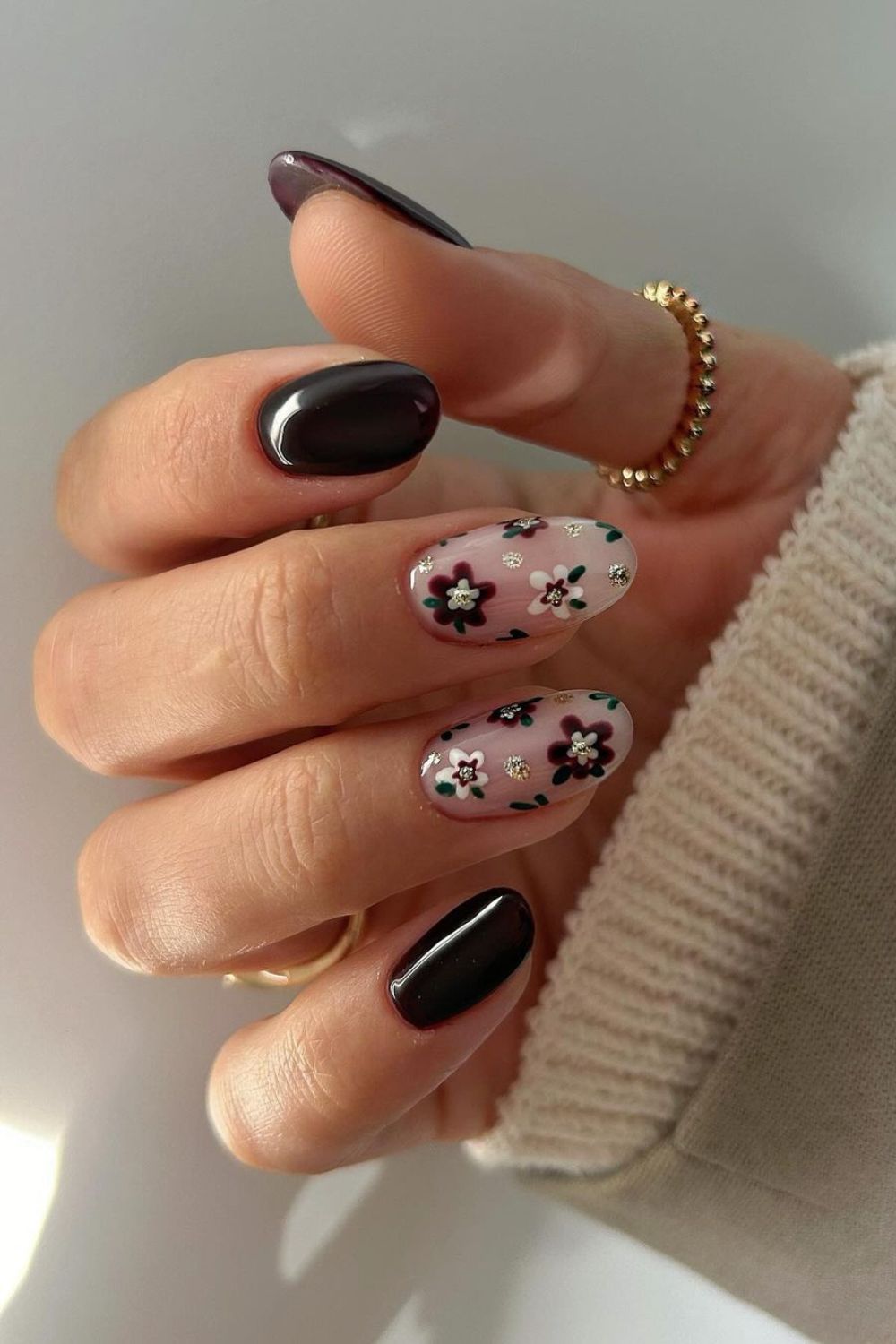 Black fall floral manicure