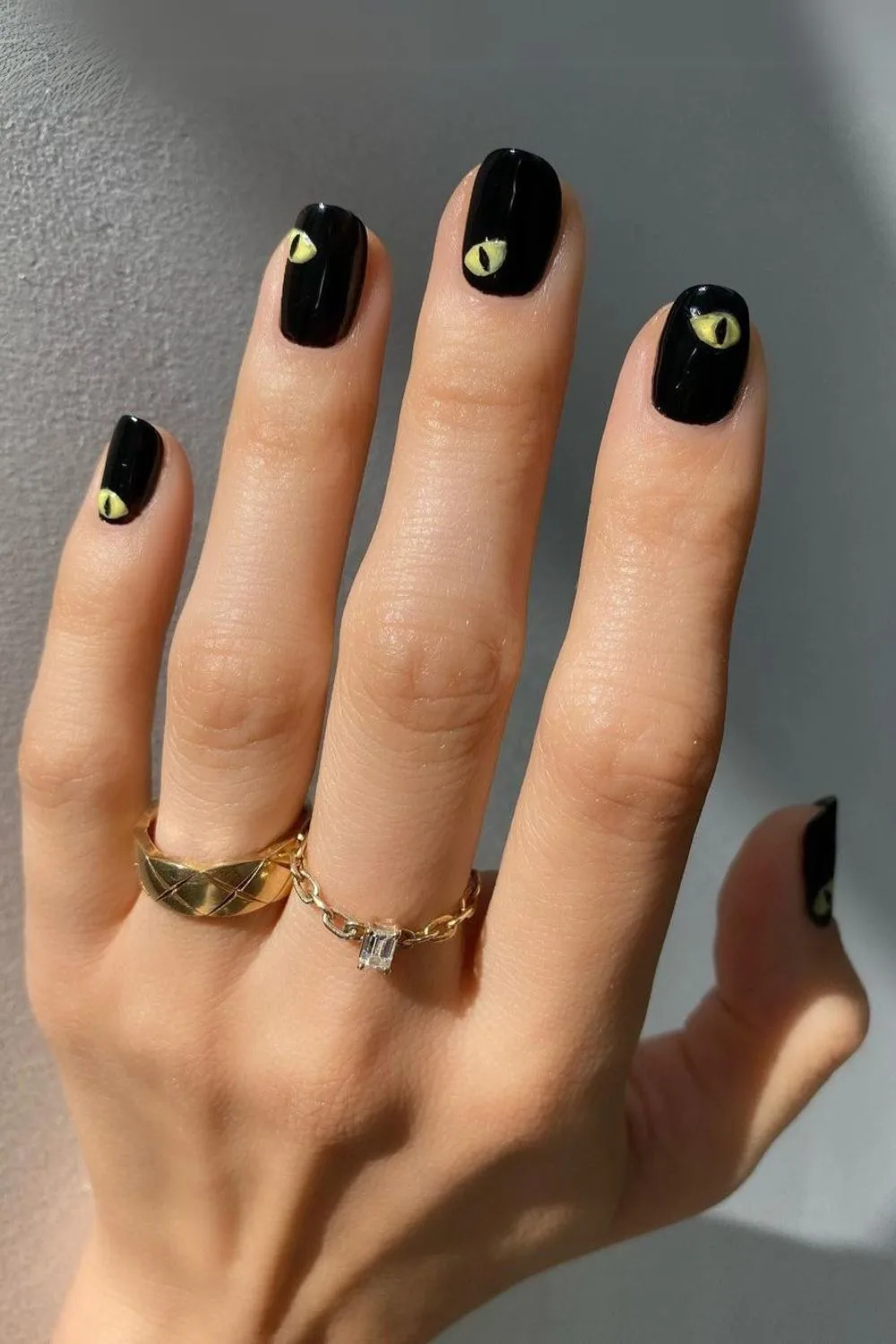 Black nails with spooky cat eye design