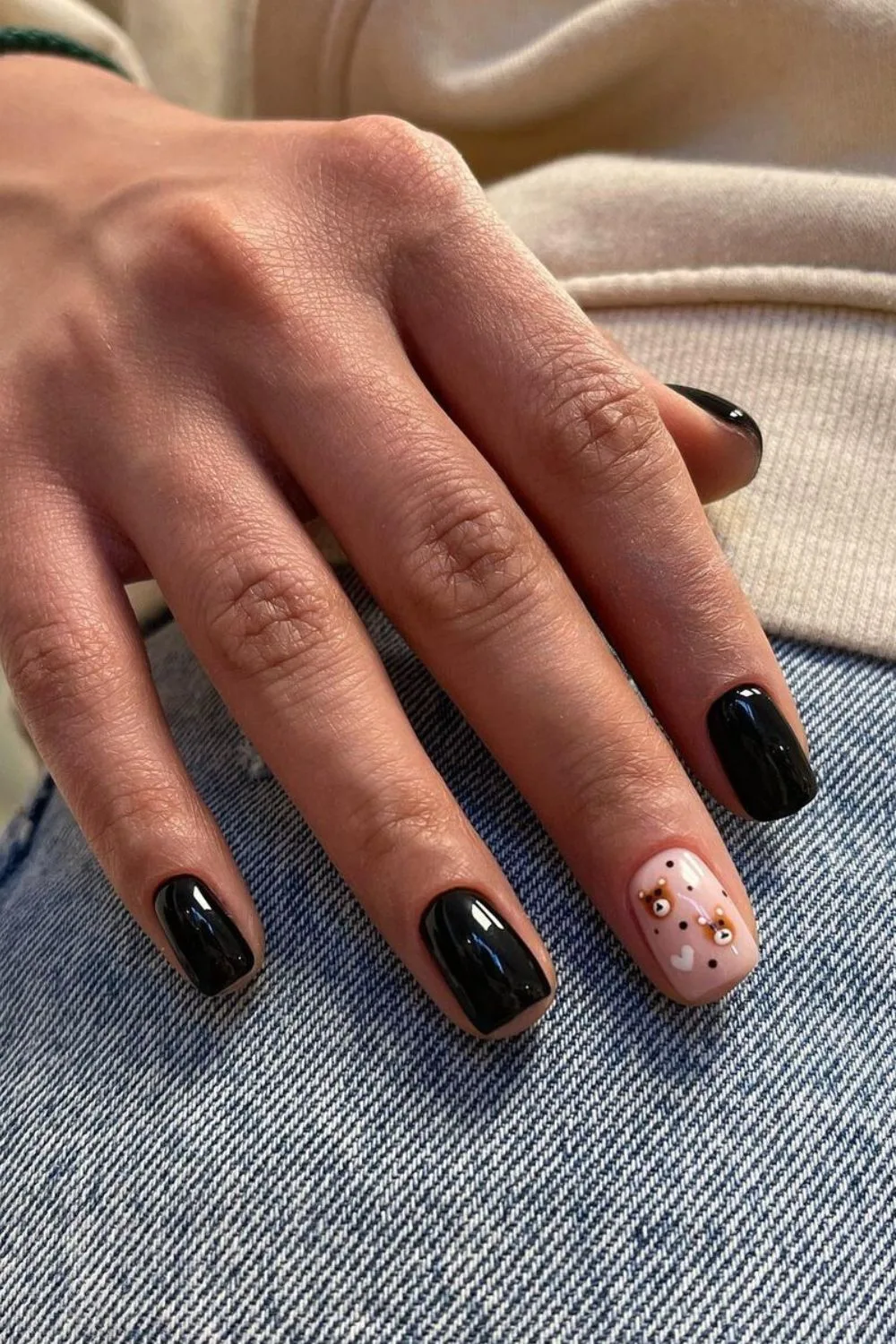 Black nails with teddy designs