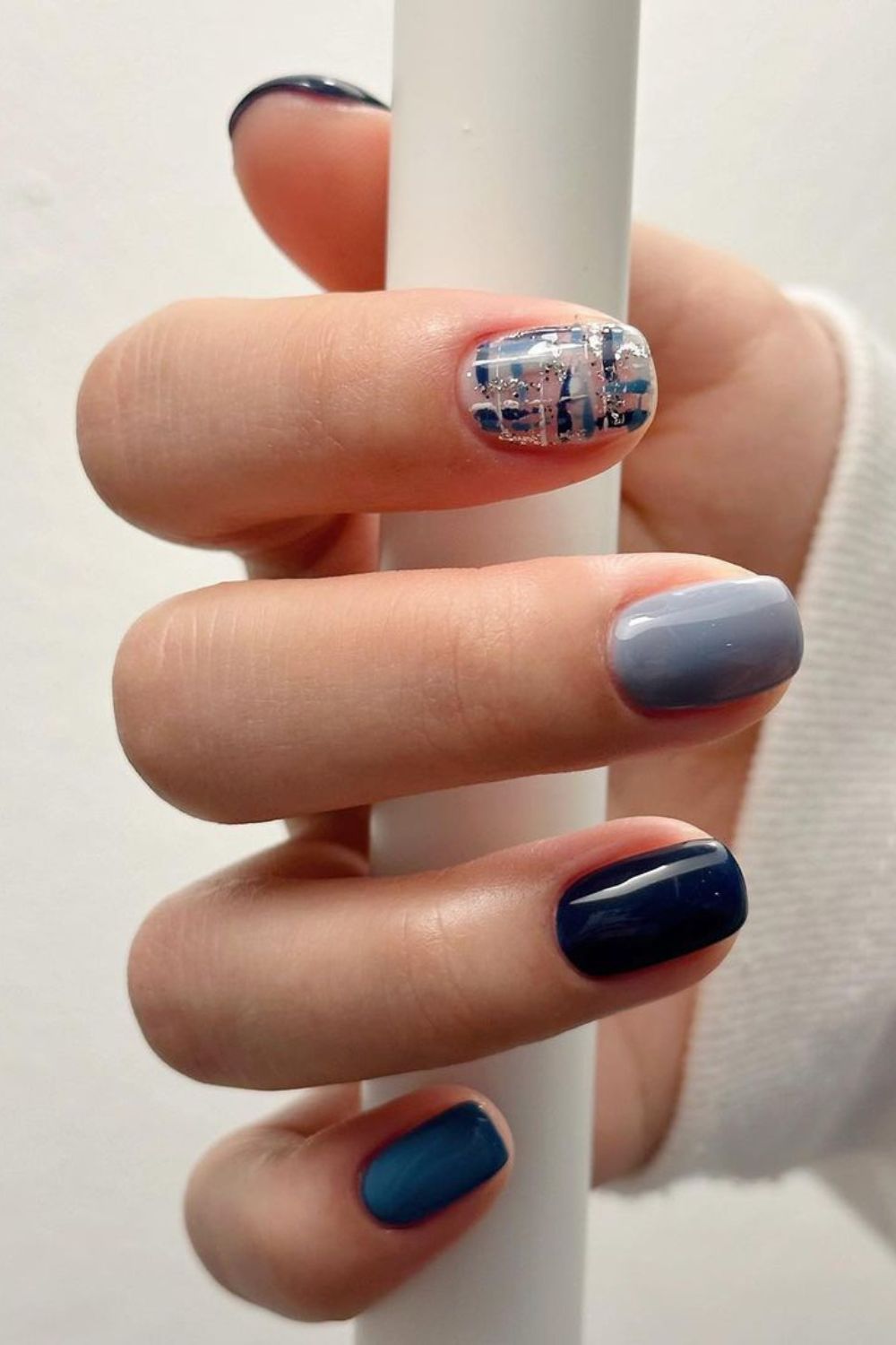 Blue nails with a boucle-inspired accent