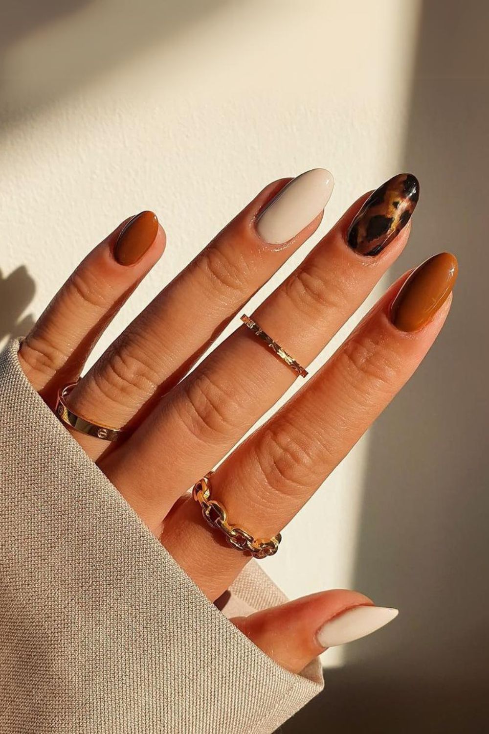 Brown and white mani with tortie shell accent