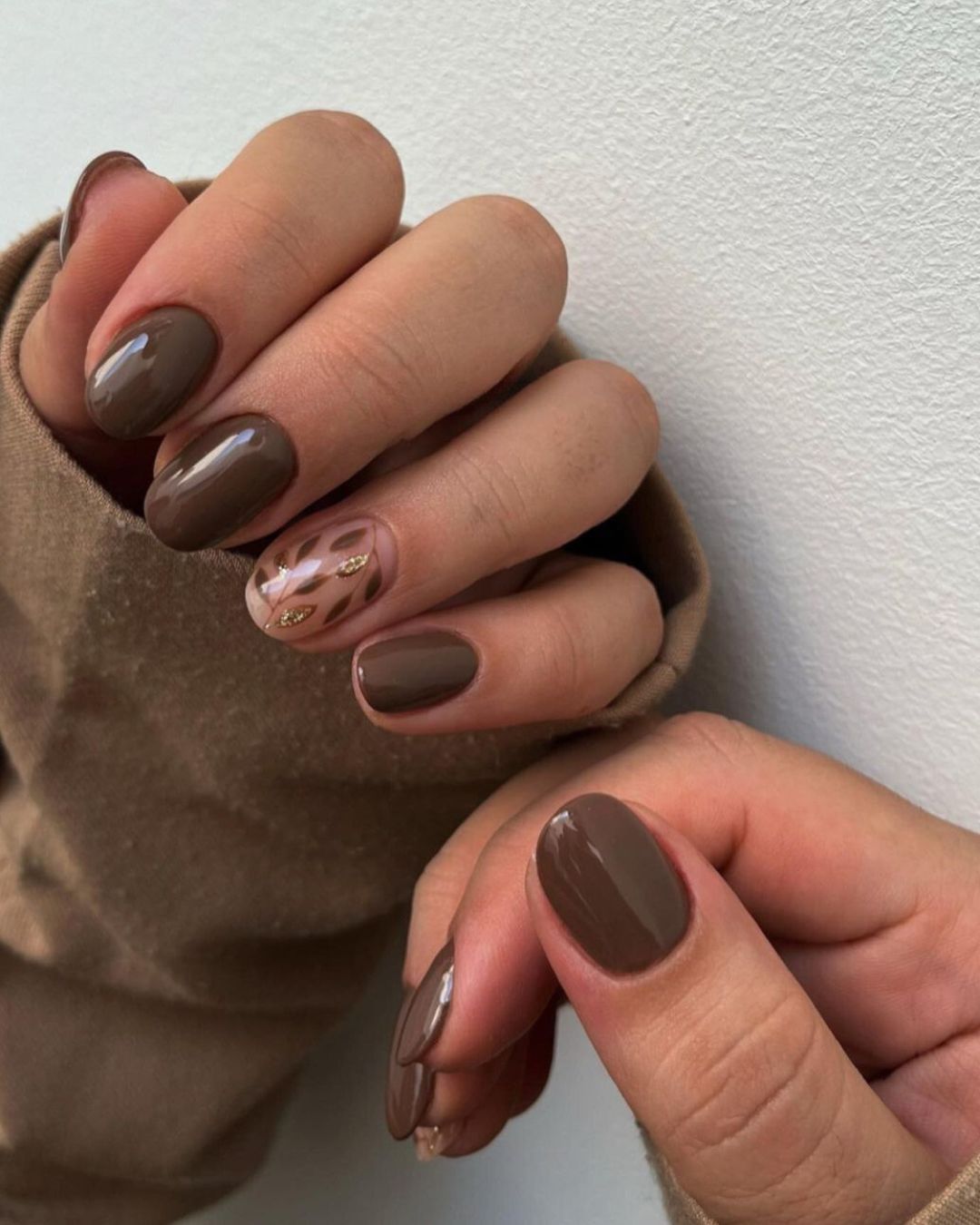 Brown nails with leaf and gold accents