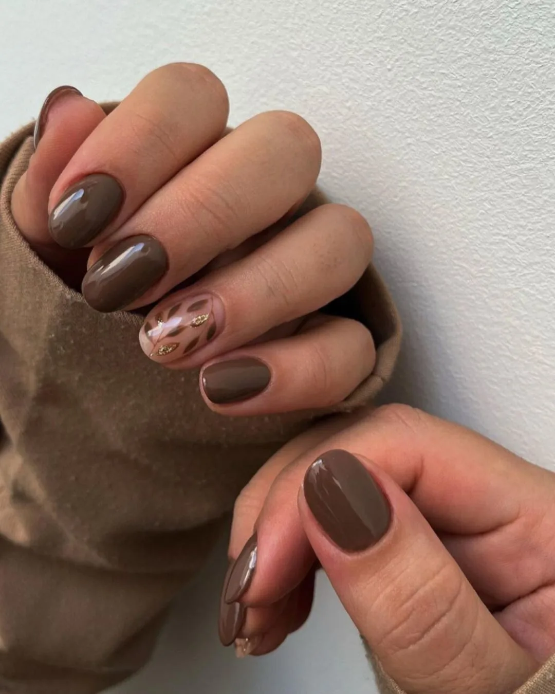 Brown nails with leaf and gold accents