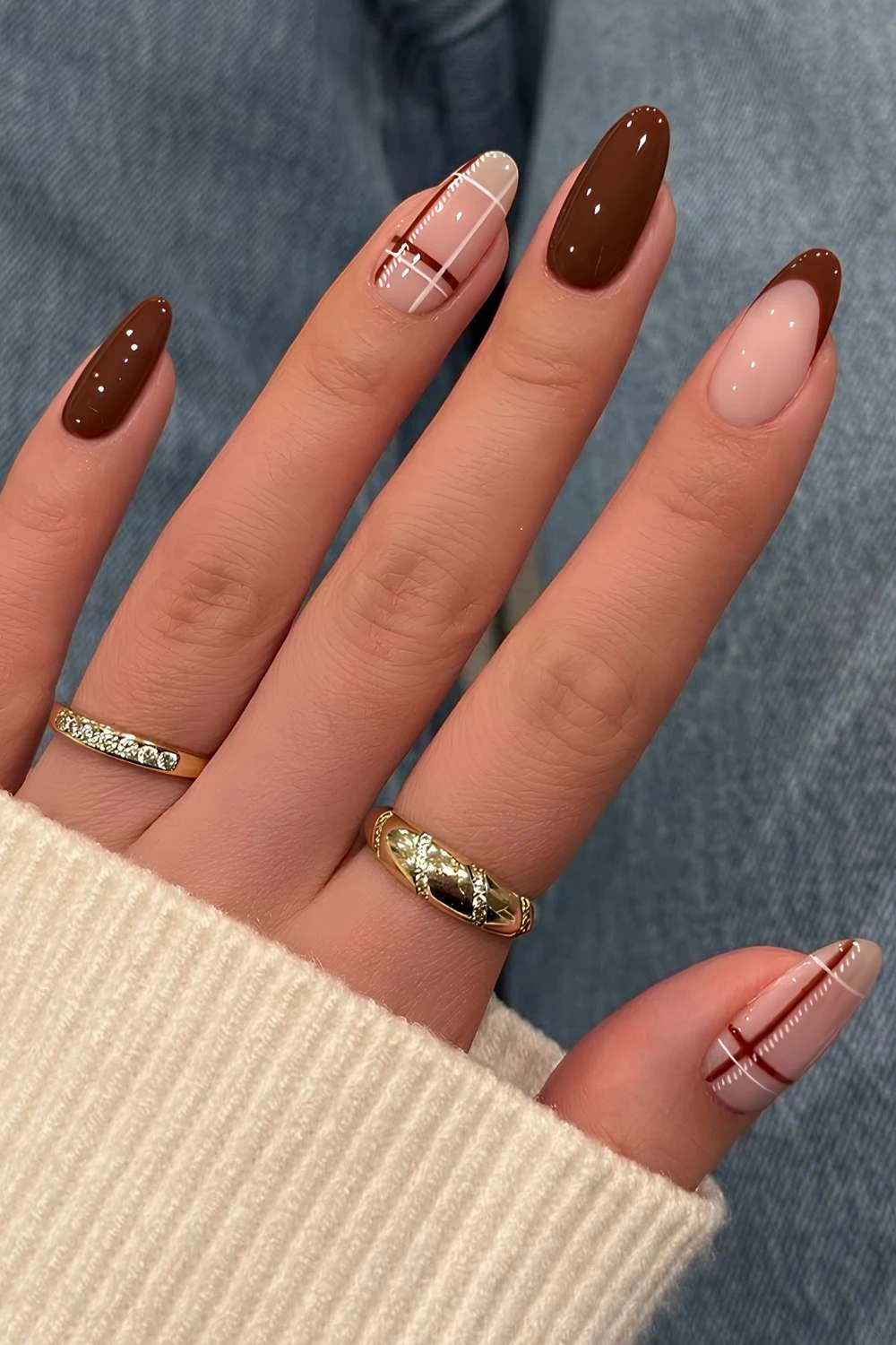 Brown plaid manicure