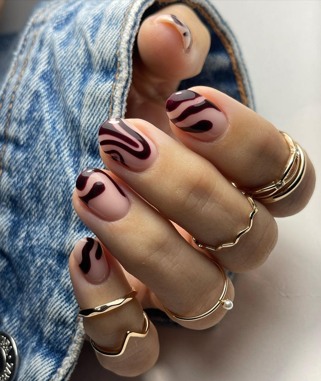 Chocolate swirl nails