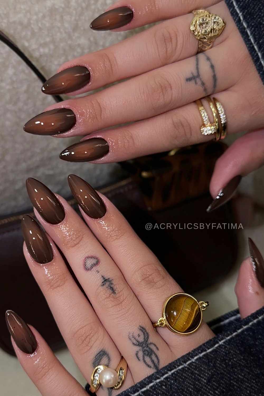 Dark aura mani in two shades of brown