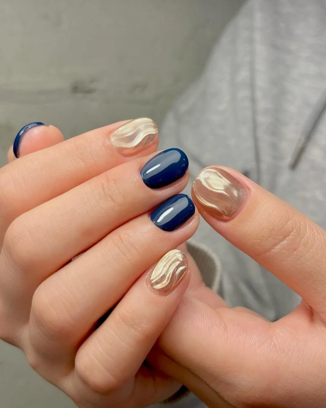 Dark blue nails with gold chrome