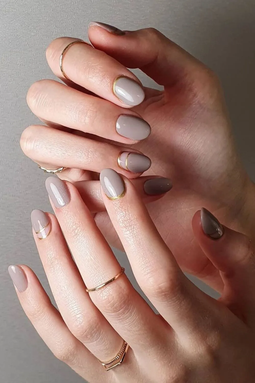 Elegant gray nails with gold lines