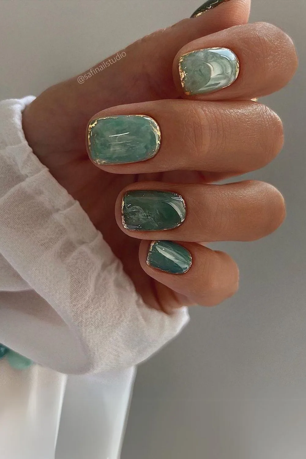 Elegant jade nails with gold outlines