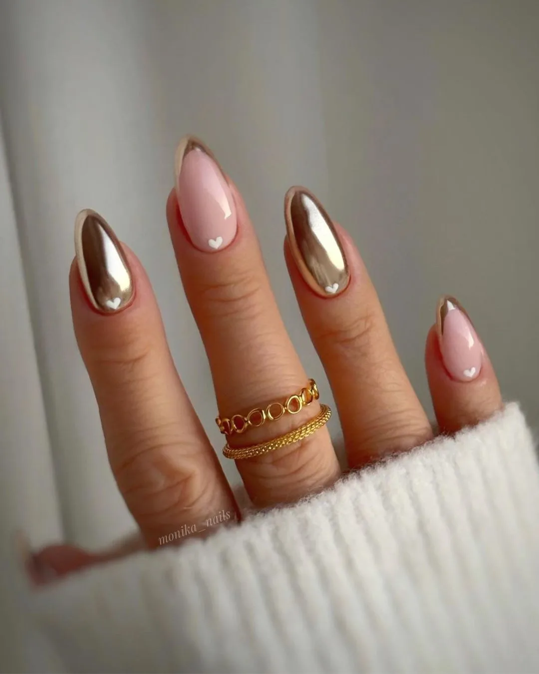 Gold chrome mani with accent hearts