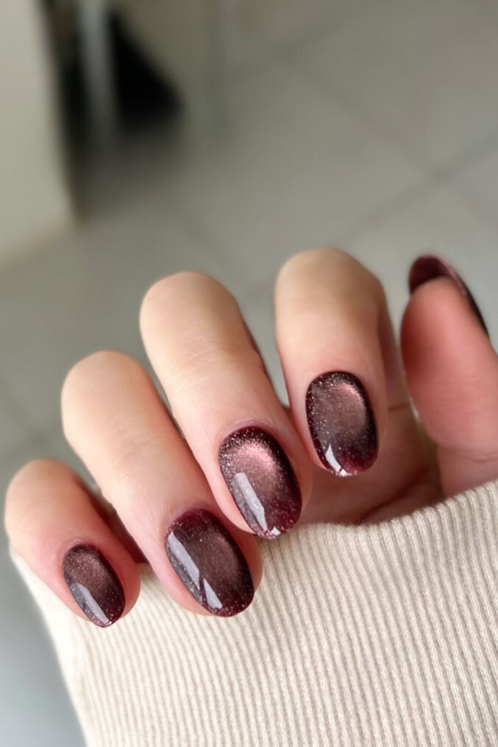 Maroon nails with cat eye effect