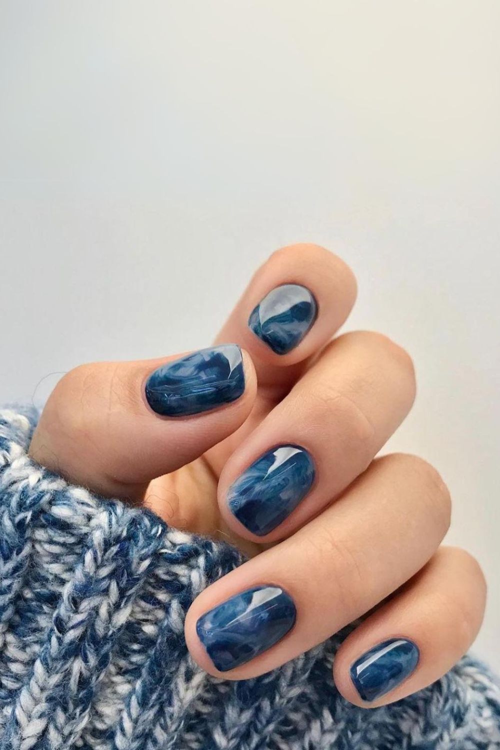 Navy blue nails with marble effect