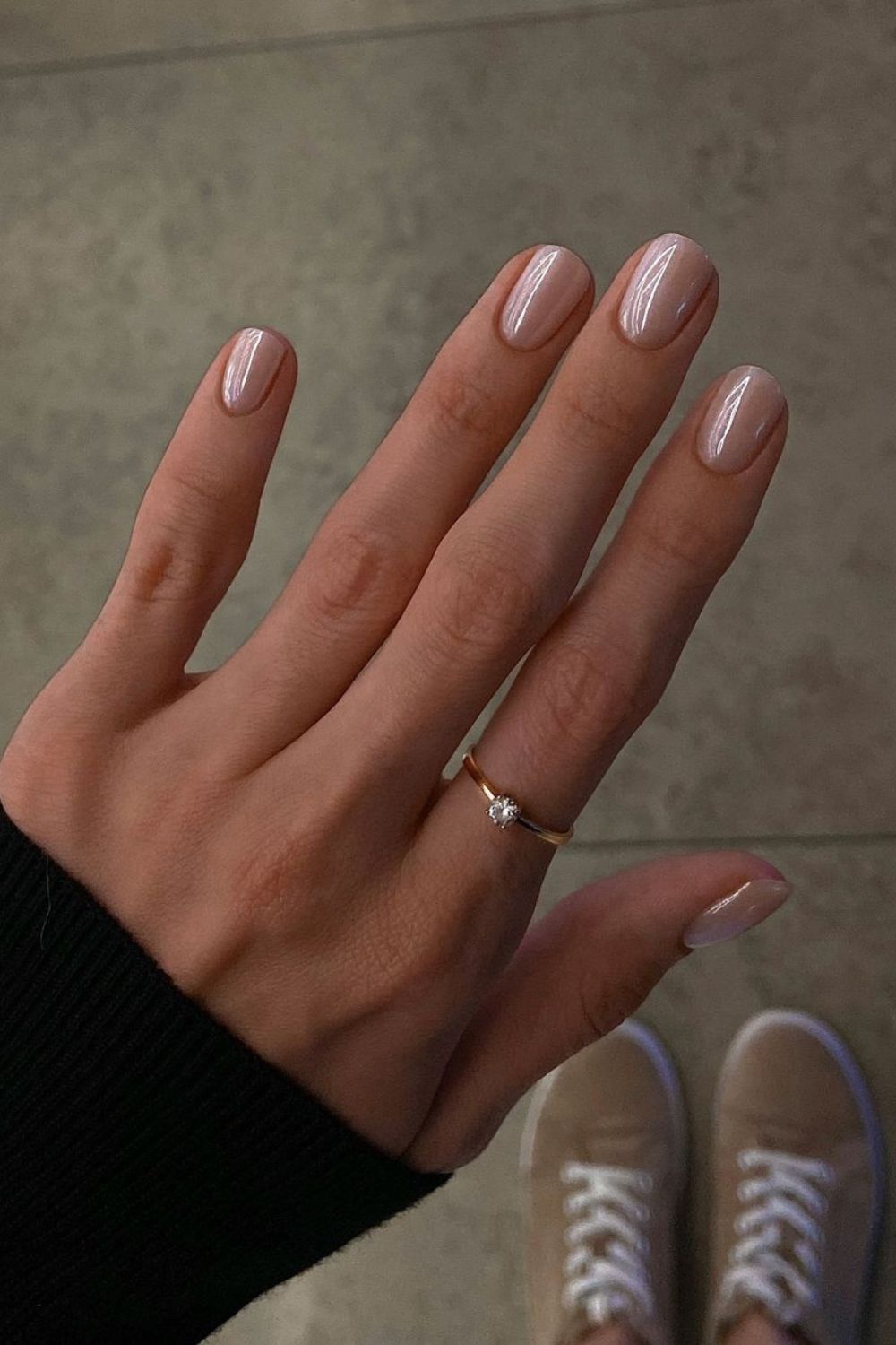 Neutral chrome manicure for early fall