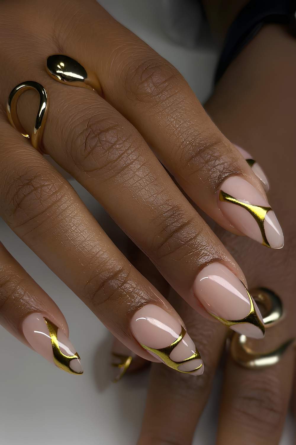 Nude nails with gold line art