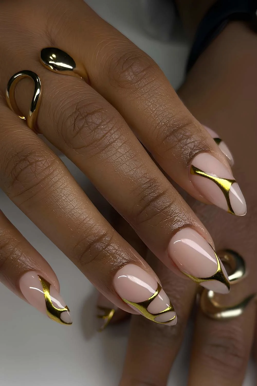 Nude nails with gold line art