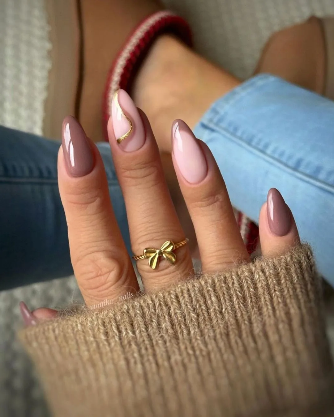 Peanut brown nails with gold swirl accent