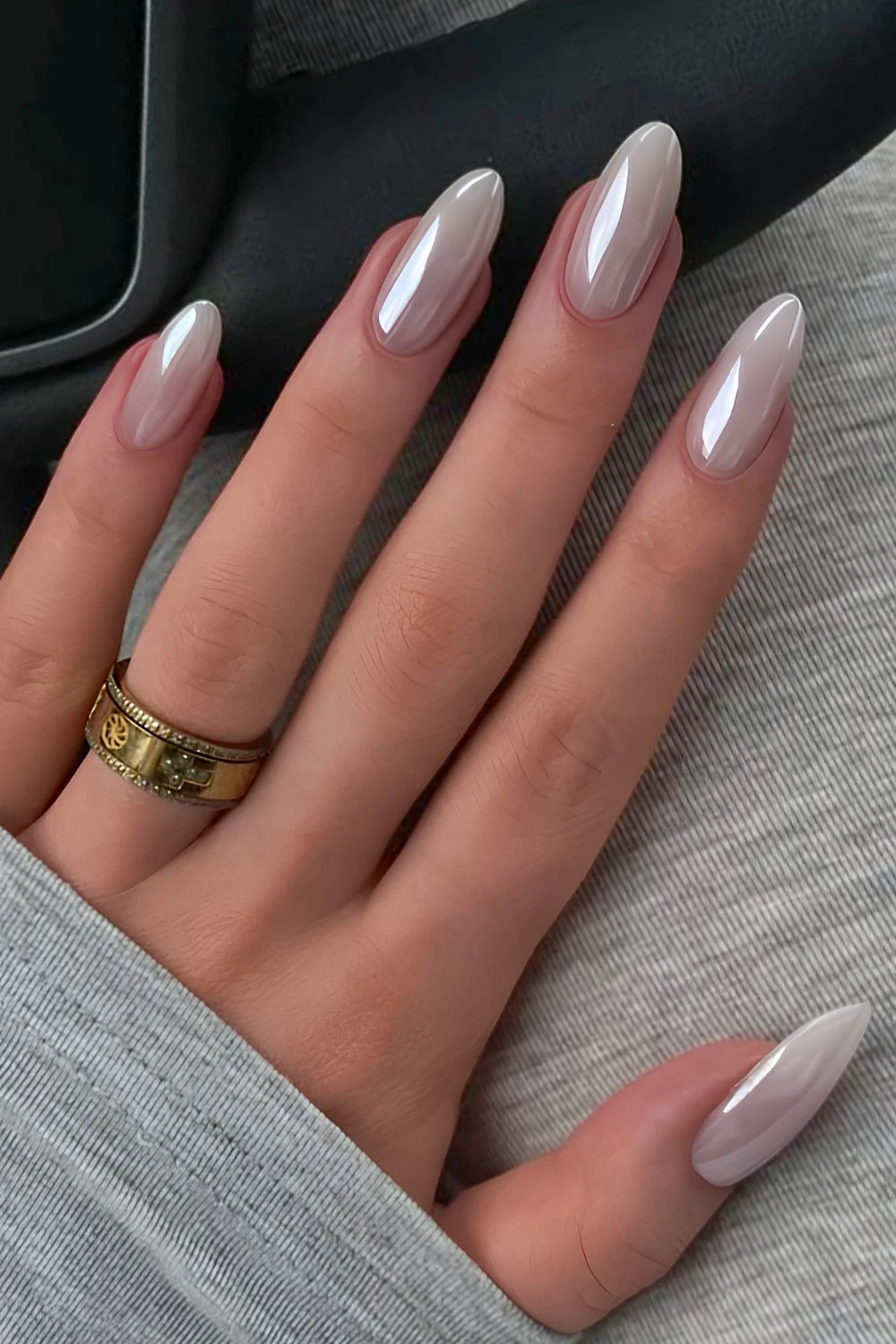 Pearl white chrome mani