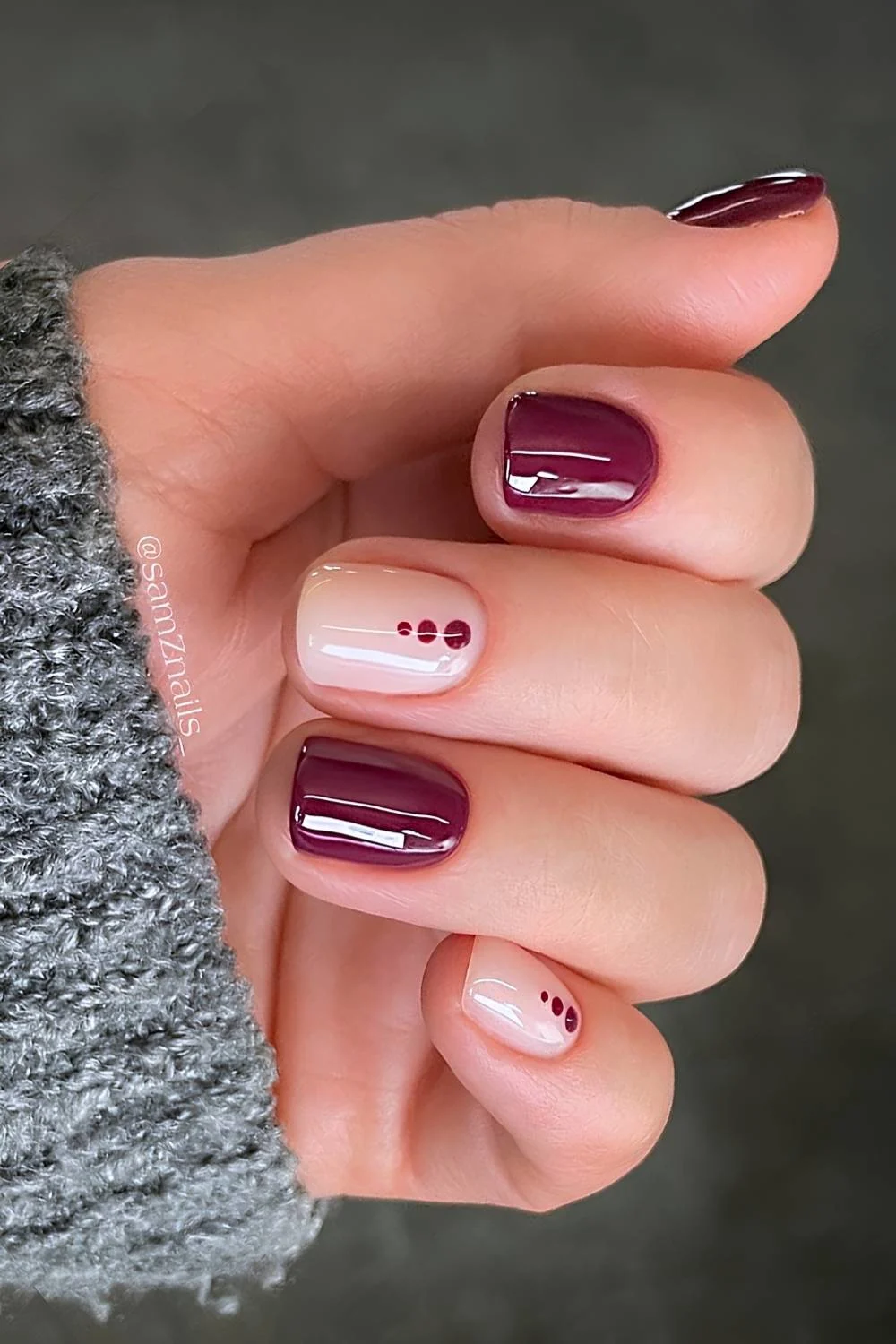 Short burgundy mani with dot accents