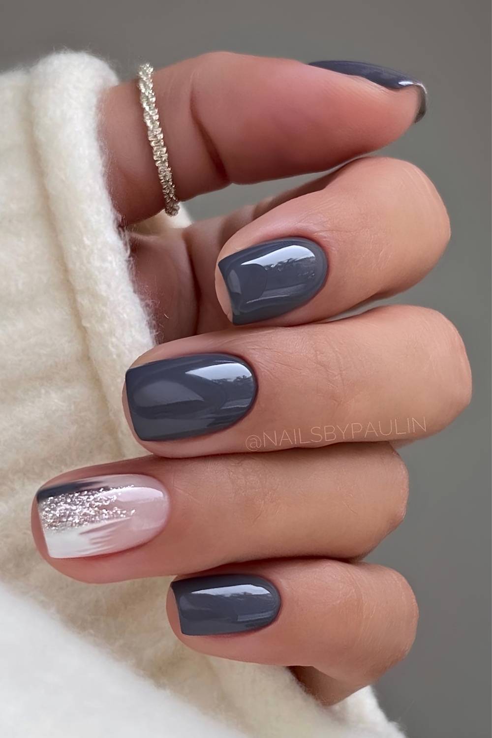 Short charcoal gray mani with accent glitter