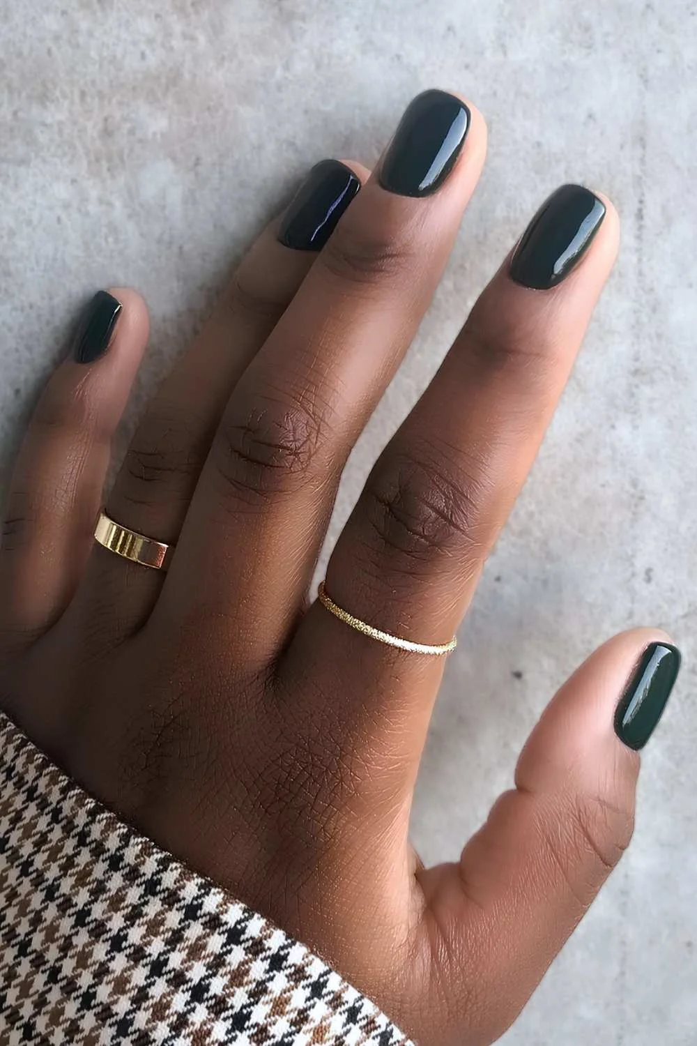 Short dark green manicure