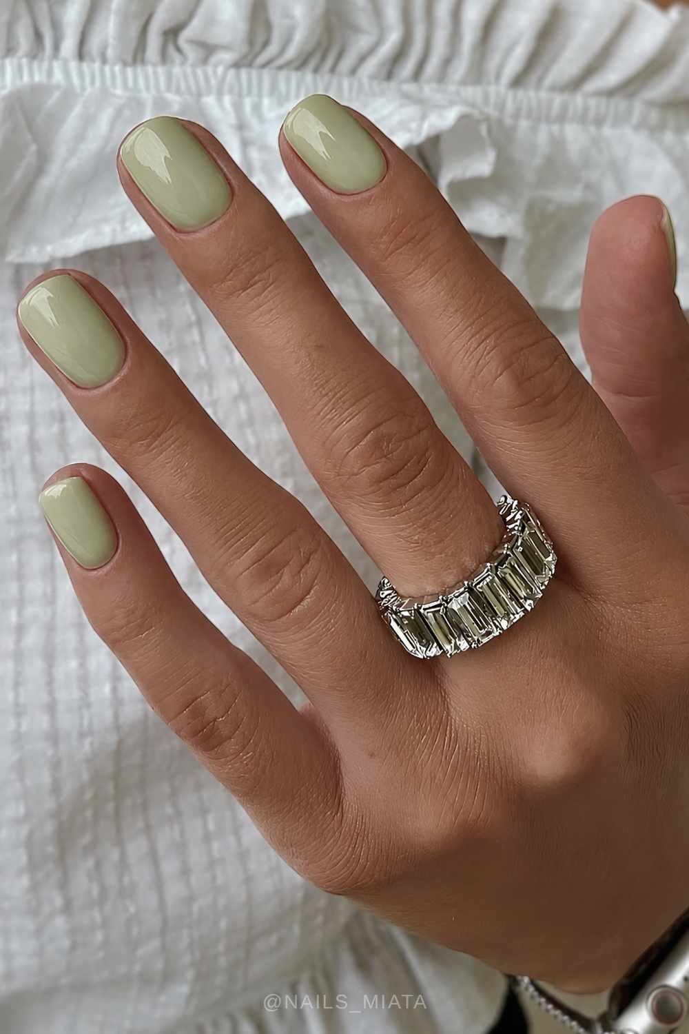 Short pistachio green nails