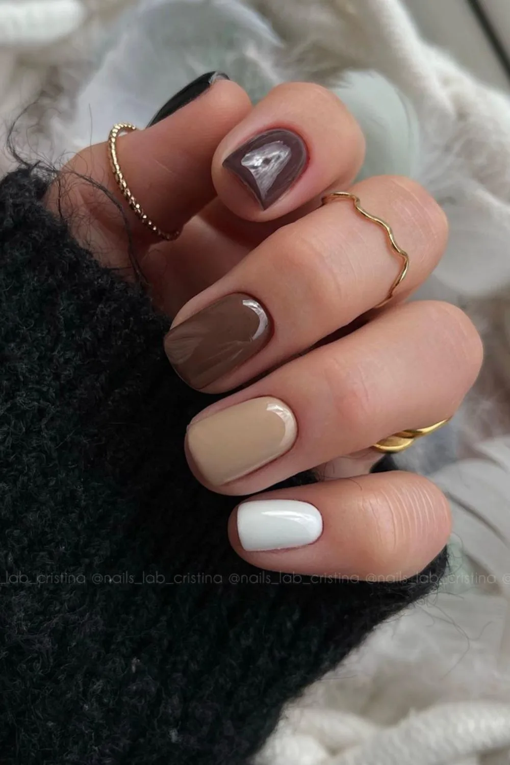 Skittle nails in brown and beige