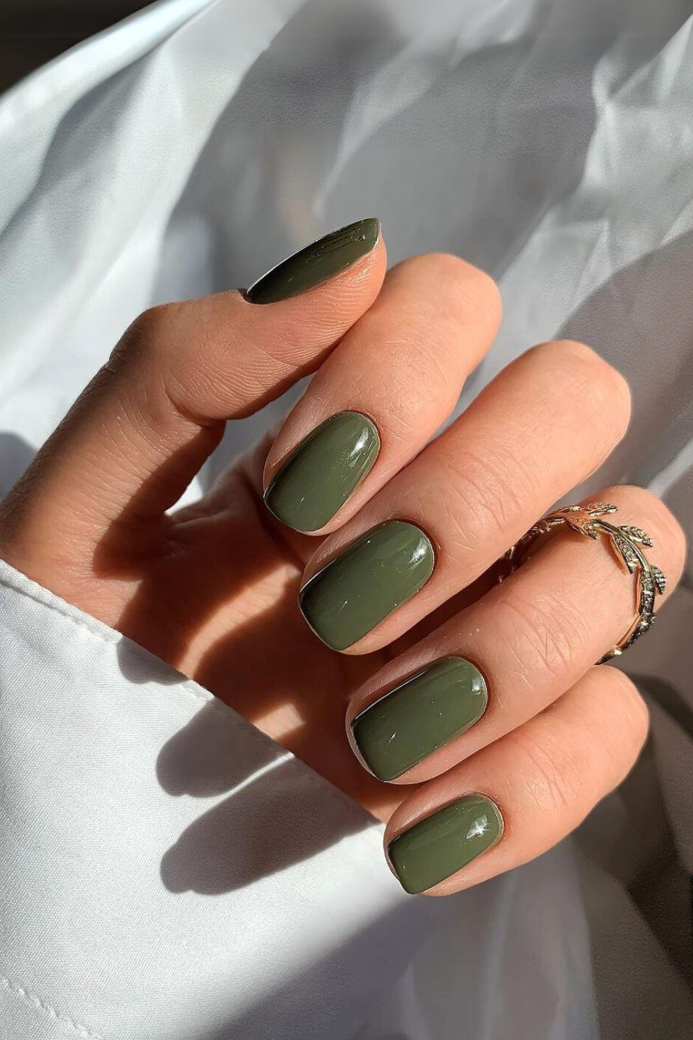 Solid hunter green nails