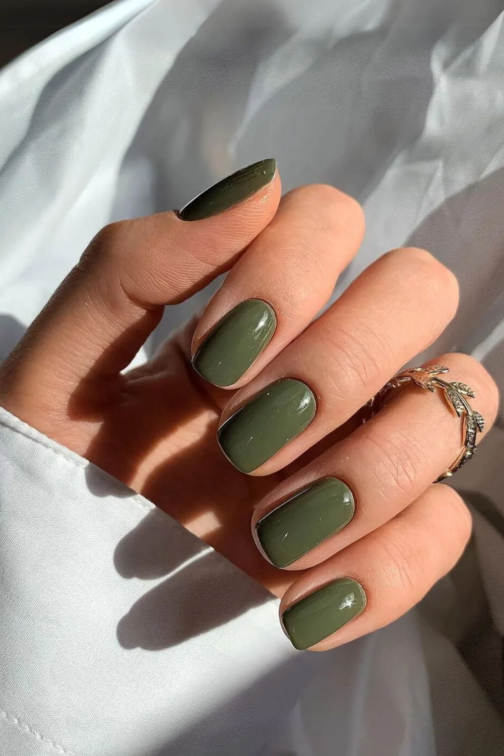 Solid hunter green nails