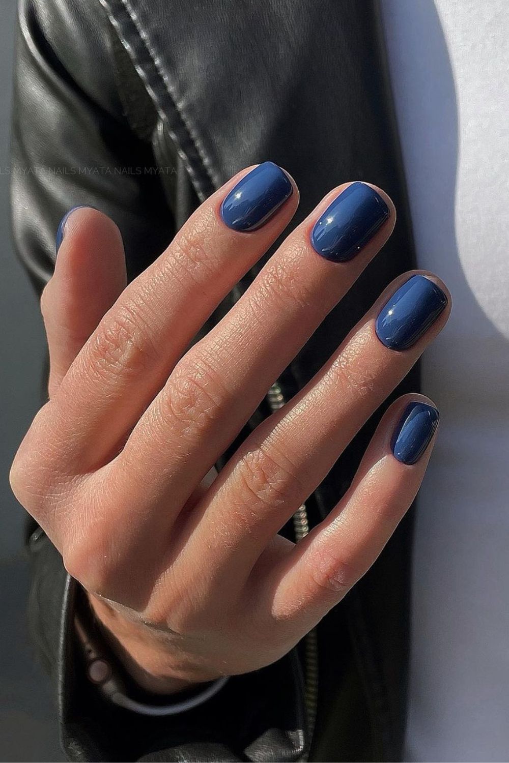 Solid navy blue manicure