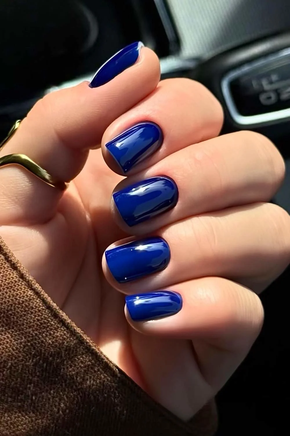 Solid royal blue manicure
