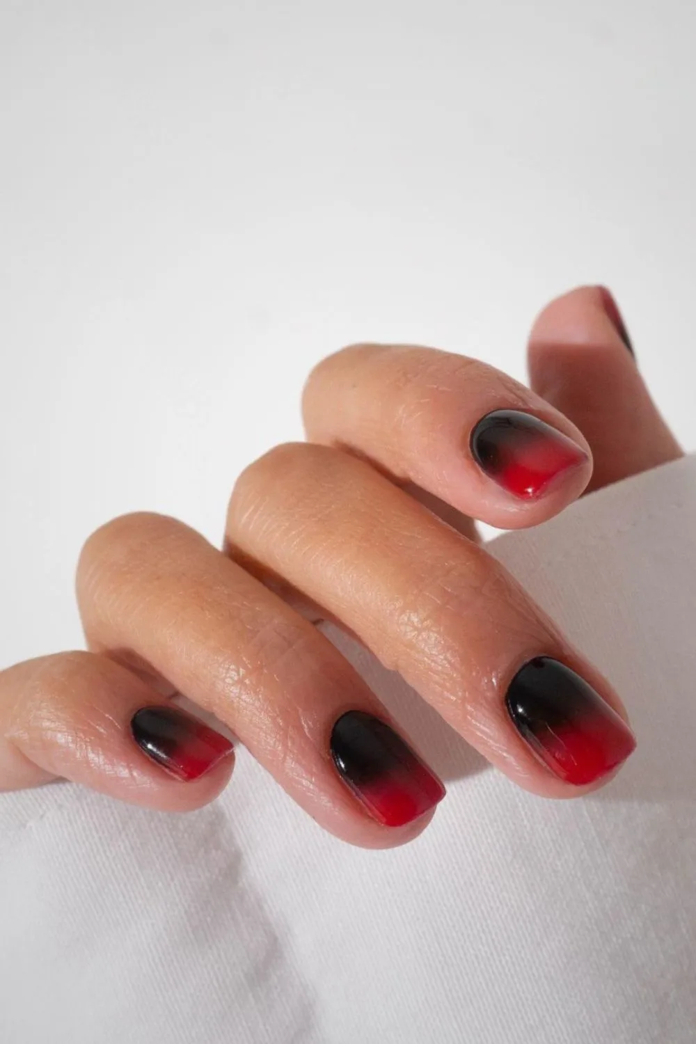 Vampy black and red ombre nails