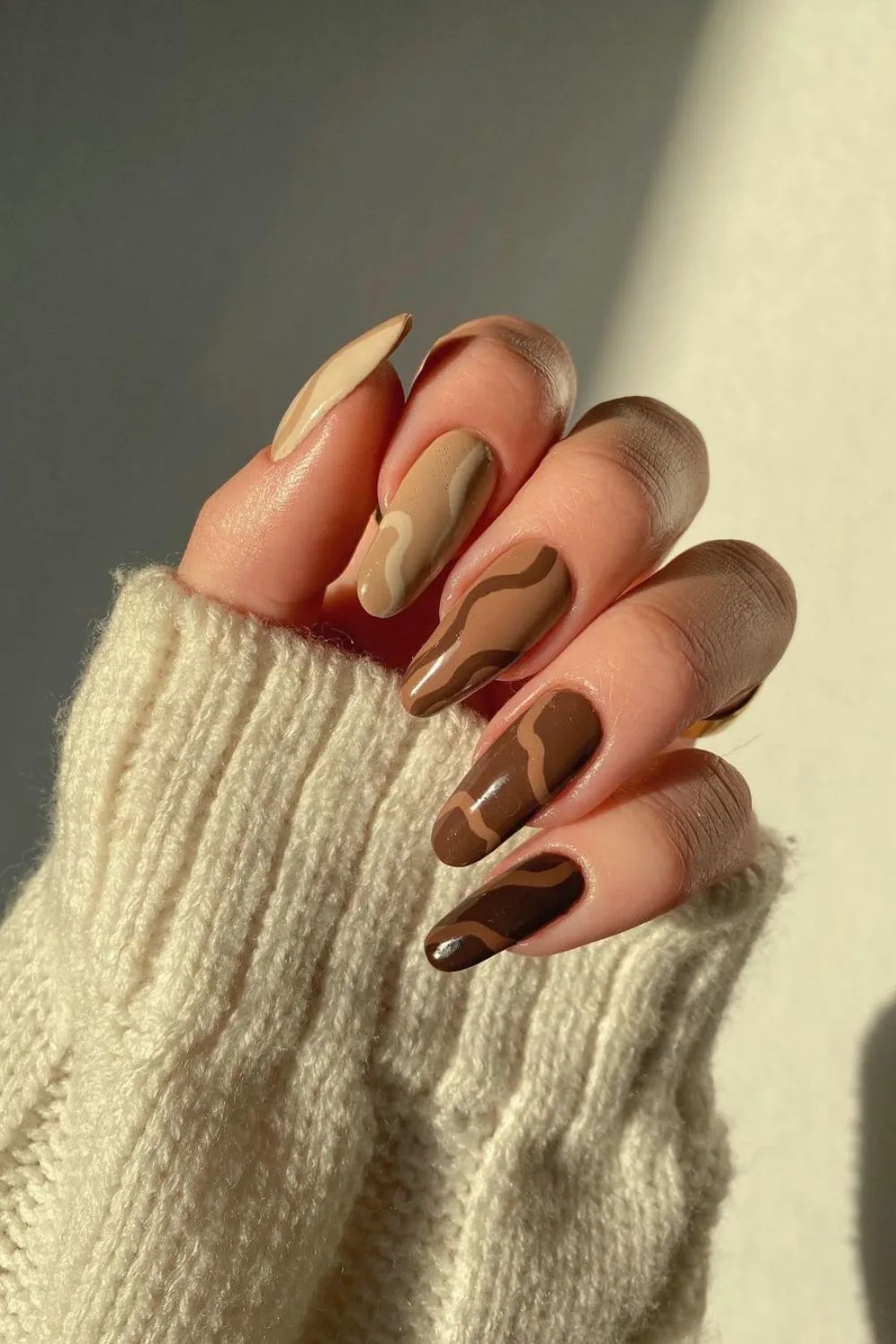 brown shade swirl nails