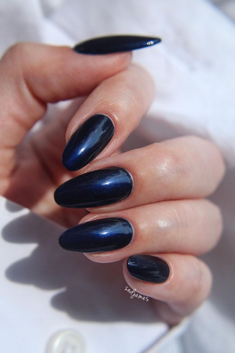 dark blue nails with glossy finish